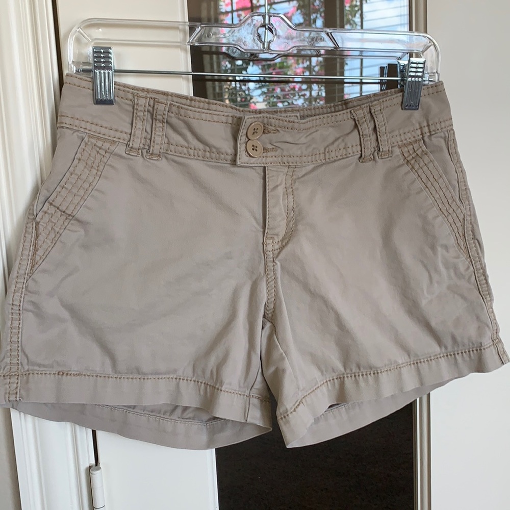 Maurices khaki shorts, Size 3/4